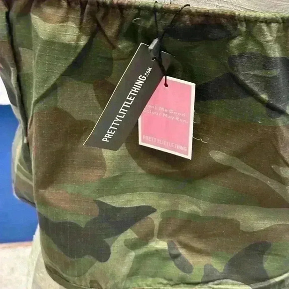 Pretty little thing plus cargo camo corset top size US14 - Picture 5 of 6